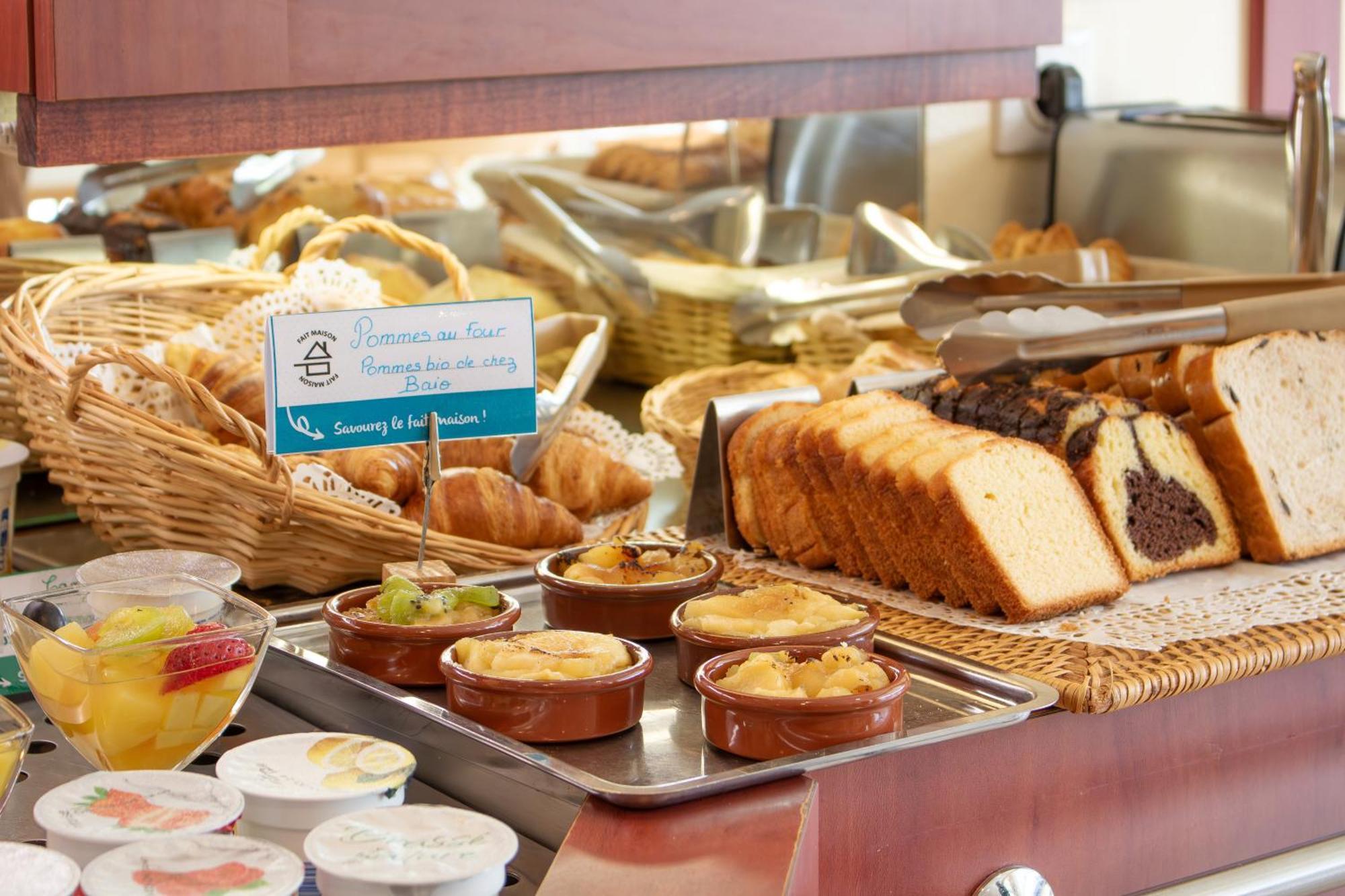 Brit Hotel Châteaudun Екстериор снимка