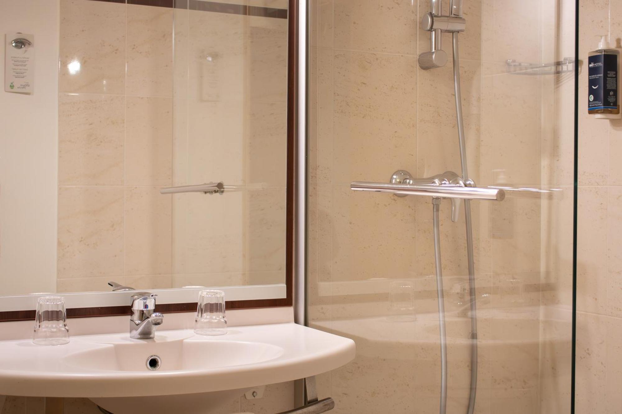 Brit Hotel Châteaudun Екстериор снимка