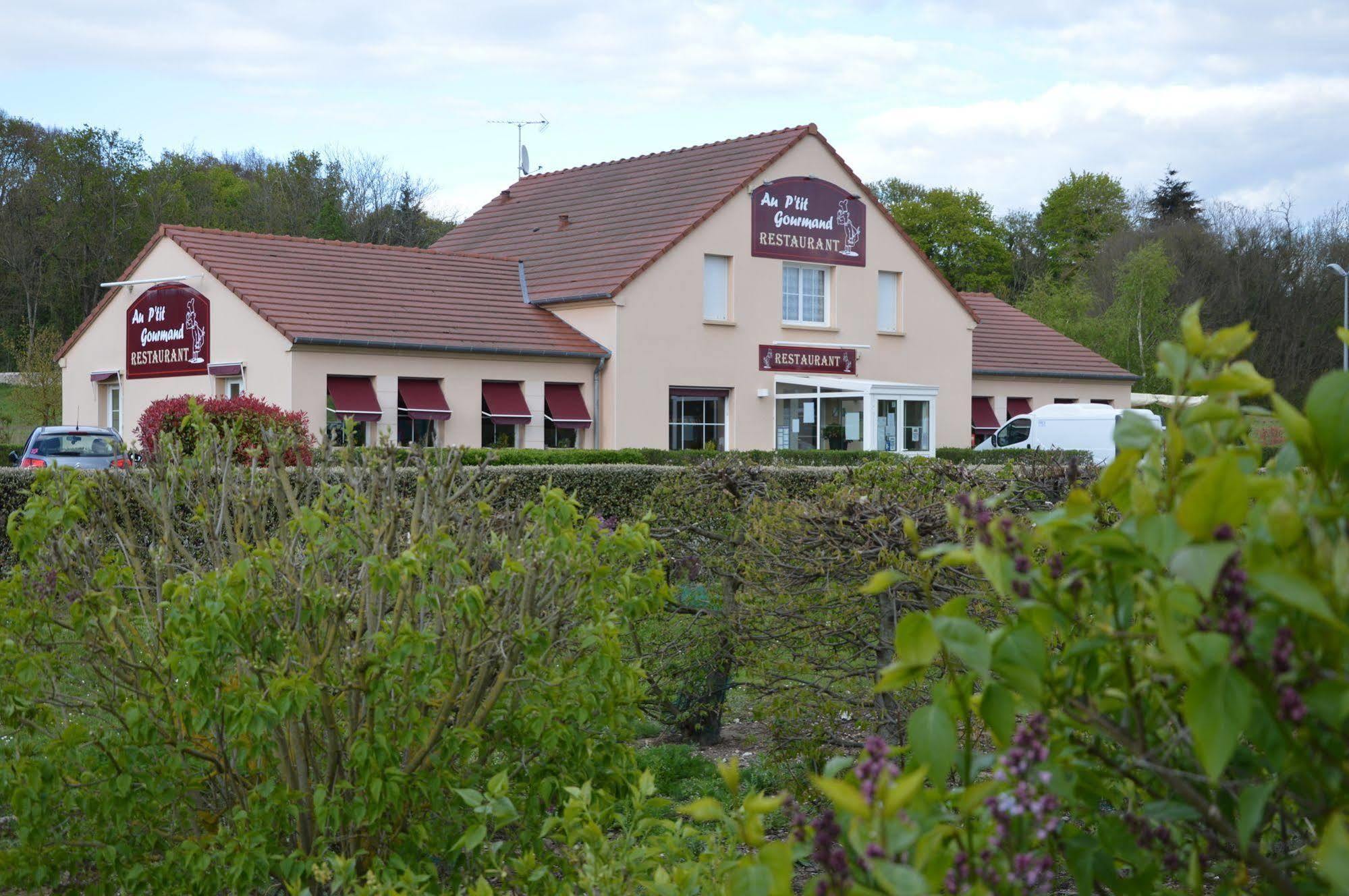 Brit Hotel Châteaudun Екстериор снимка