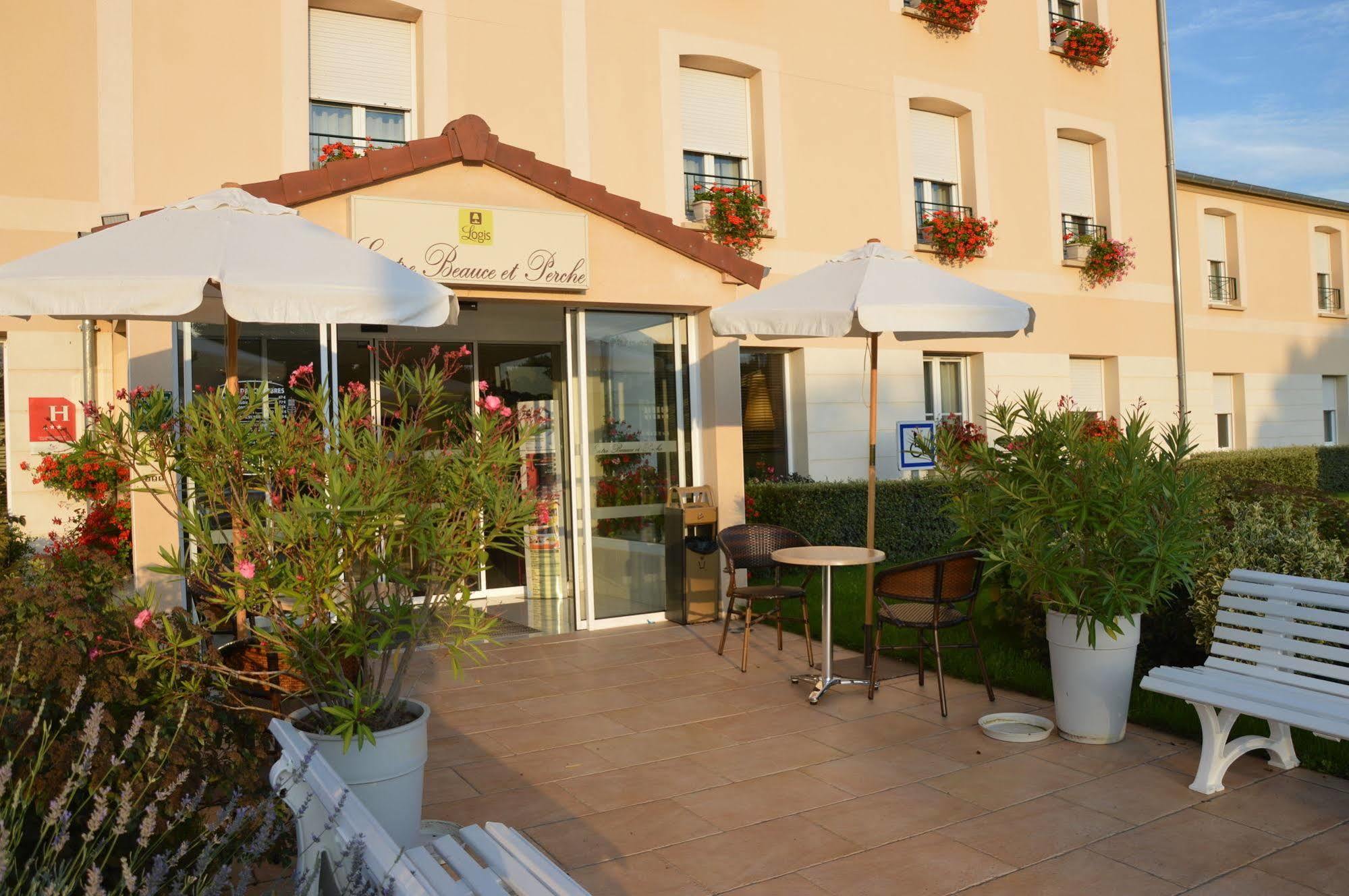 Brit Hotel Châteaudun Екстериор снимка